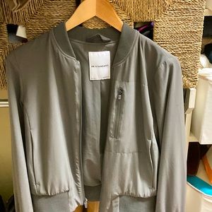 Gorgeous olive green bomber jacket with lining.
